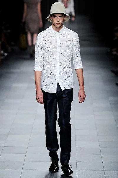 Look 35
